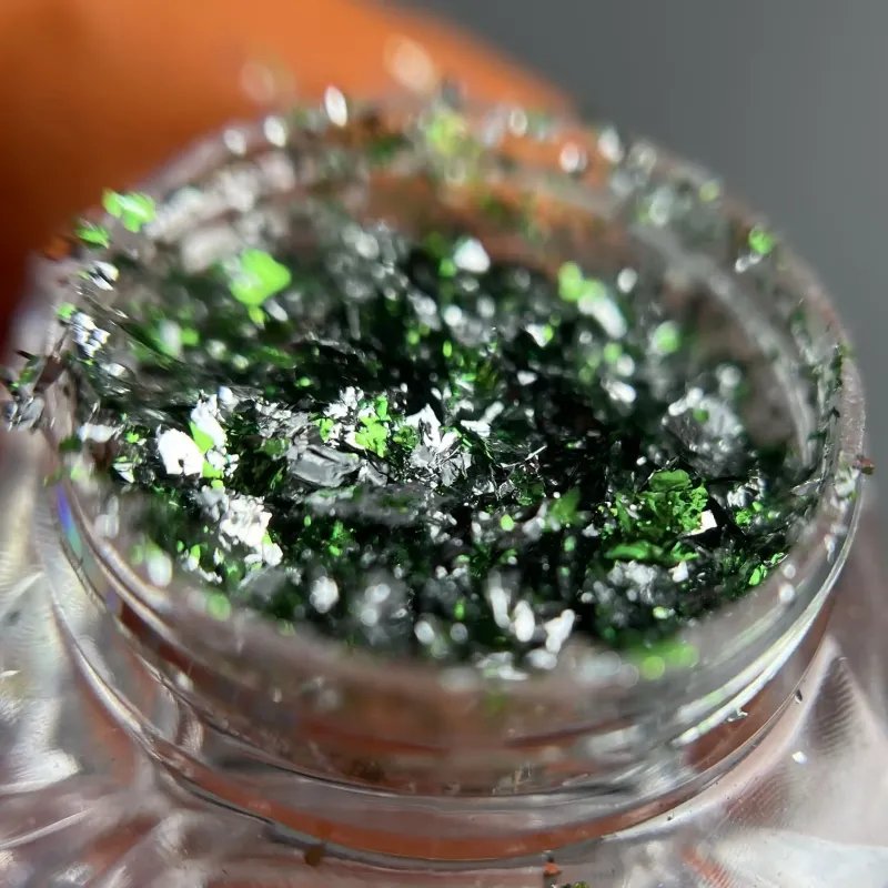 Срібно-зелена втірка для манікюру А007